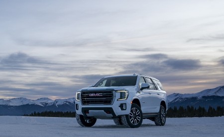 2021 GMC Yukon AT4 Front Three-Quarter Wallpapers 450x275 (43)