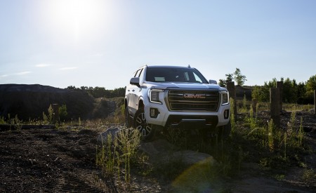 2021 GMC Yukon AT4 Front Wallpapers 450x275 (21)