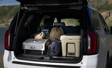 2021 GMC Yukon AT4 Trunk Wallpapers 450x275 (33)