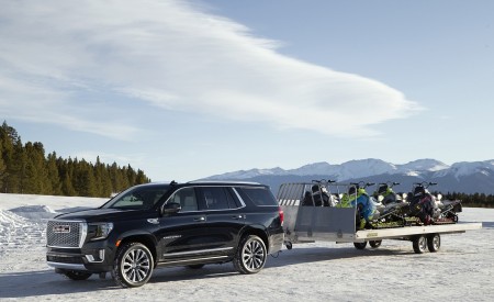 2021 GMC Yukon Denali Front Three-Quarter Wallpapers 450x275 (8)