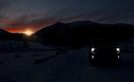 2021 GMC Yukon Denali Headlight Wallpapers 450x275 (20)