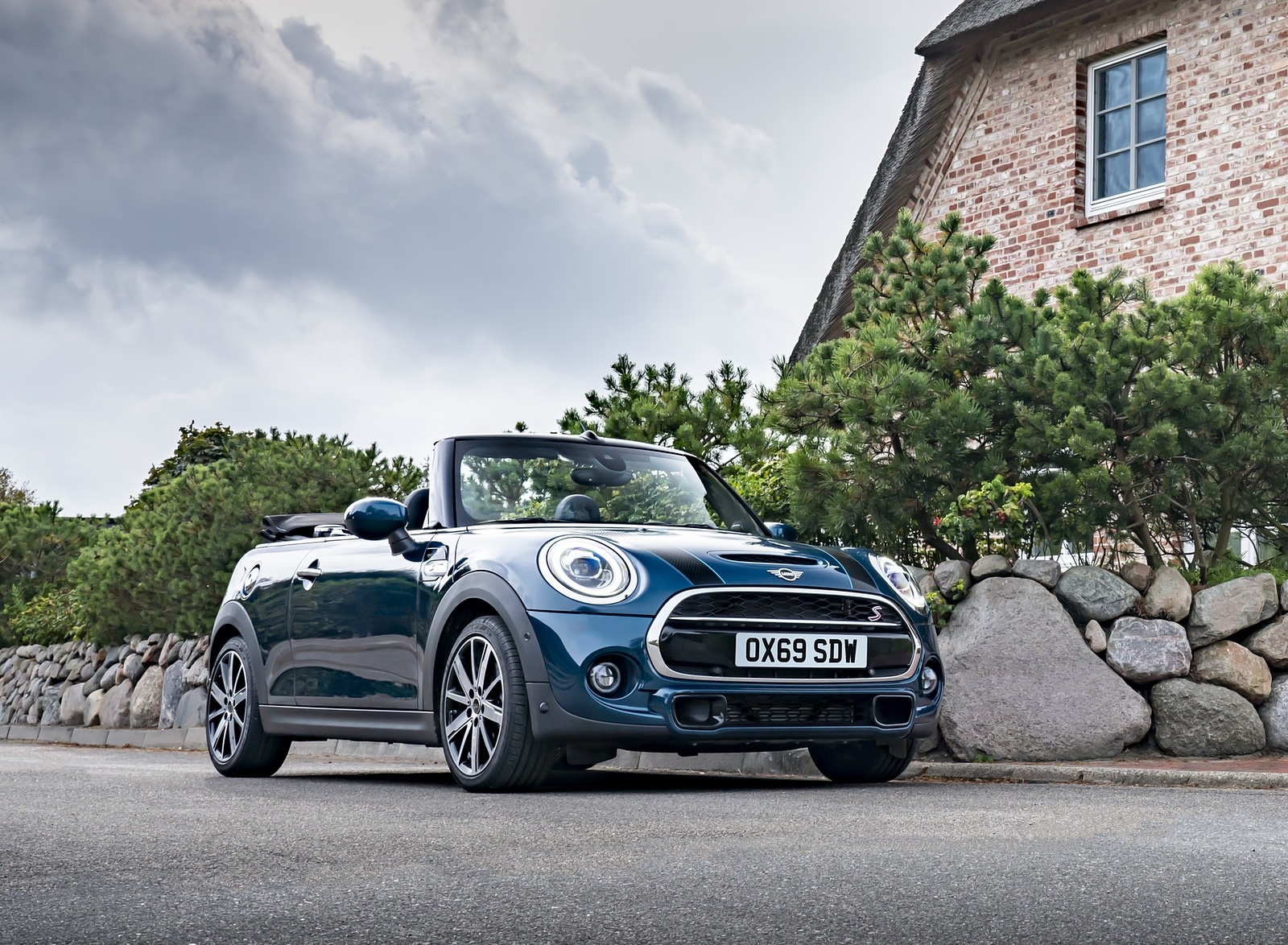 2021 MINI Convertible Sidewalk Edition Front Three-Quarter Wallpapers (13)