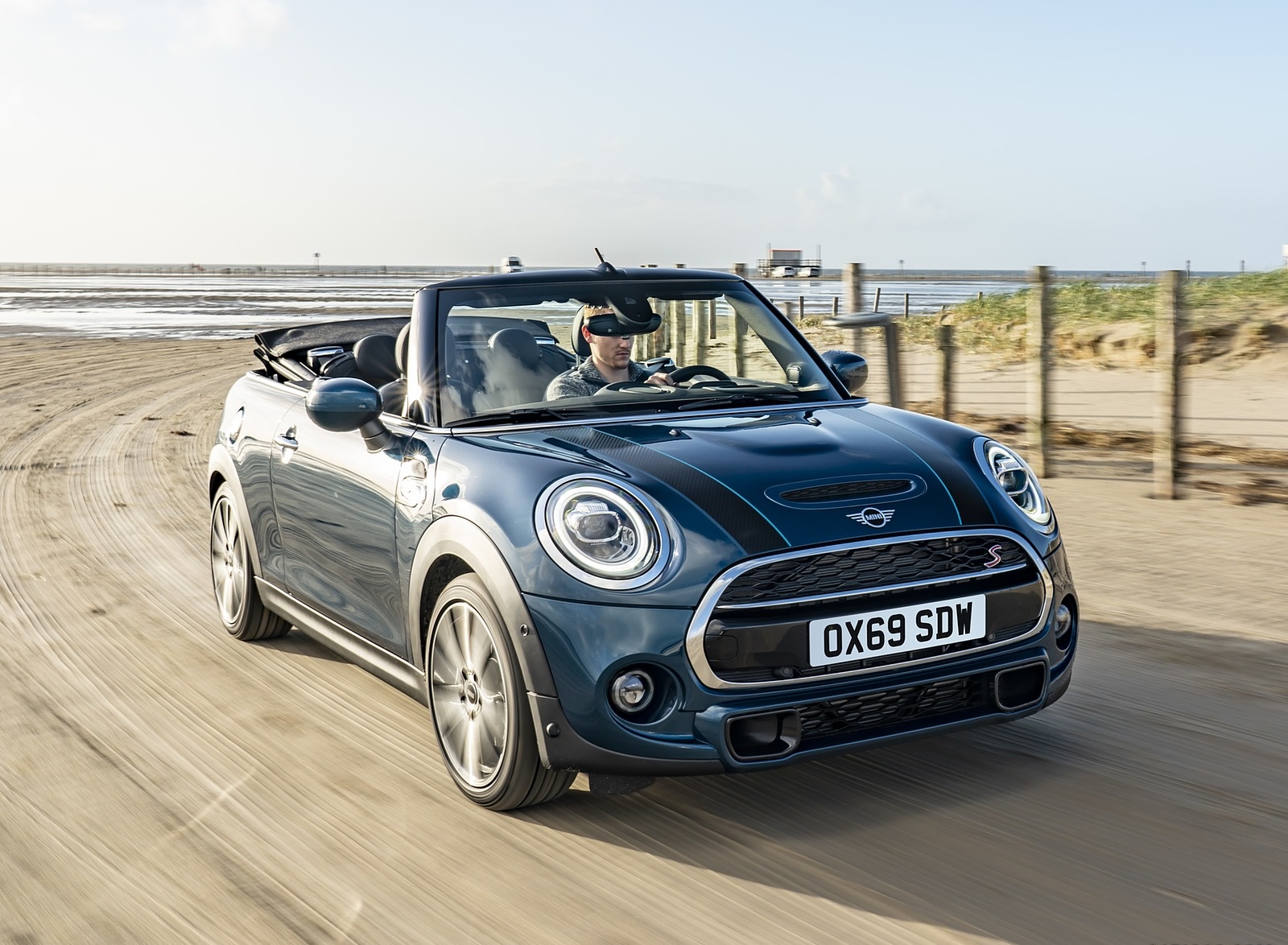 2021 MINI Convertible Sidewalk Edition Front Three-Quarter Wallpapers (2)