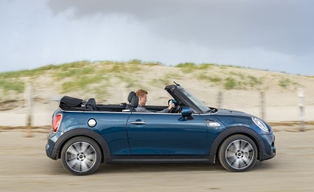 2021 MINI Convertible Sidewalk Edition Side Wallpapers 450x275 (11)