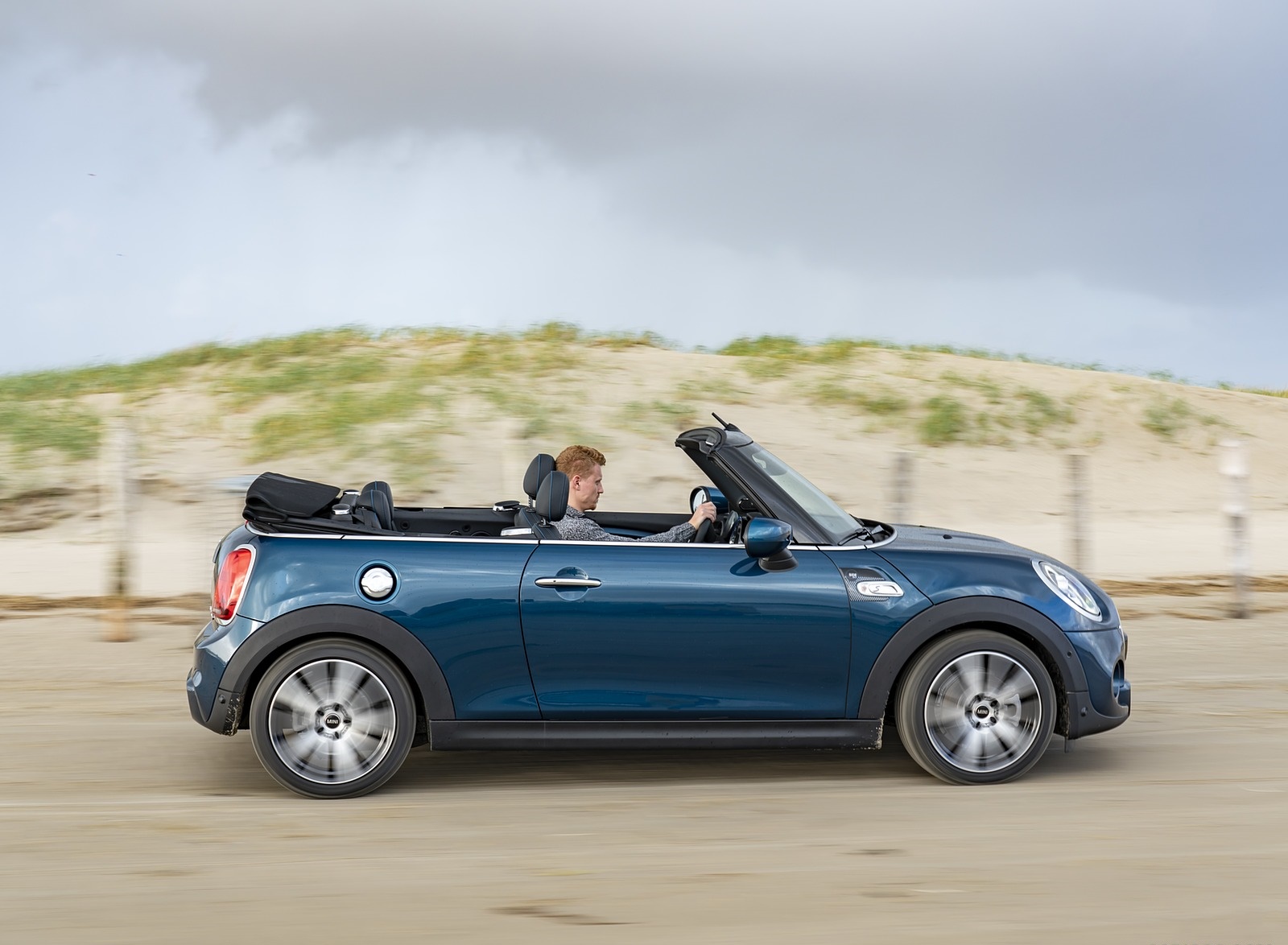 2021 MINI Convertible Sidewalk Edition Side Wallpapers (11)