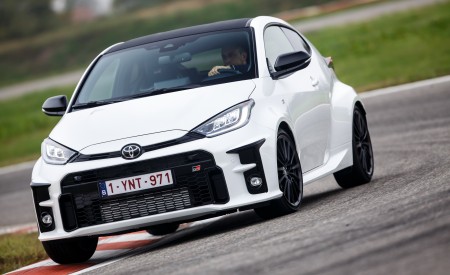 2021 Toyota GR Yaris Front Three-Quarter Wallpapers 450x275 (115)