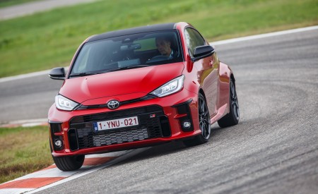 2021 Toyota GR Yaris Front Three-Quarter Wallpapers 450x275 (83)