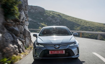 2019 Toyota Corolla Sedan Hybrid 1.8L Grey (EU-Spec) Front Wallpapers 450x275 (9)