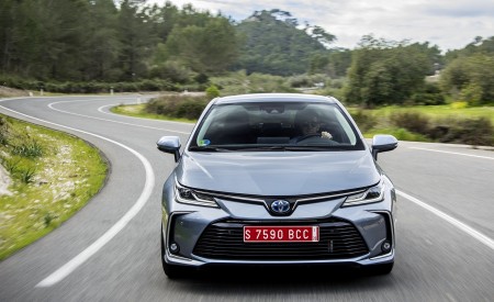 2019 Toyota Corolla Sedan Hybrid 1.8L Grey (EU-Spec) Front Wallpapers 450x275 (2)