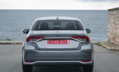 2019 Toyota Corolla Sedan Hybrid 1.8L Grey (EU-Spec) Rear Wallpapers 450x275 (23)