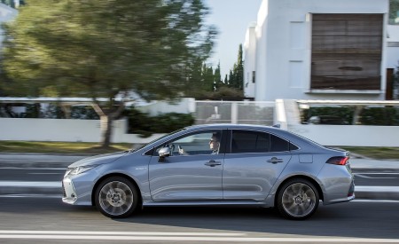 2019 Toyota Corolla Sedan Hybrid 1.8L Grey (EU-Spec) Side Wallpapers 450x275 (22)
