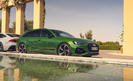 2020 Audi RS 4 Avant Front Three-Quarter Wallpapers 450x275 (114)