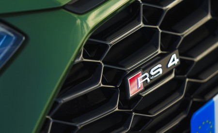 2020 Audi RS 4 Avant (UK-Spec) Badge Wallpapers 450x275 (124)