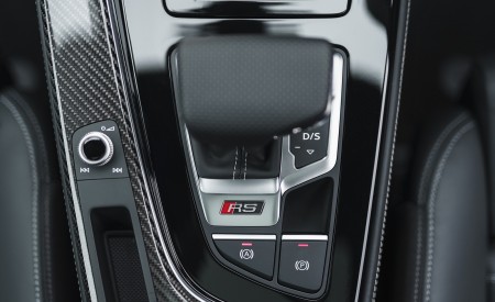 2020 Audi RS 4 Avant (UK-Spec) Central Console Wallpapers 450x275 (169)