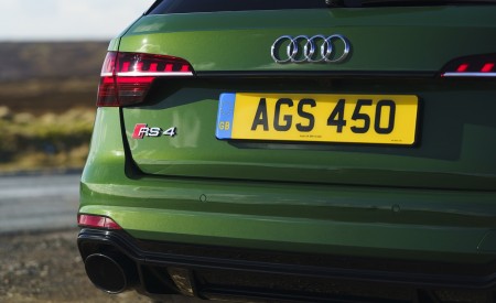 2020 Audi RS 4 Avant (UK-Spec) Detail Wallpapers 450x275 (135)