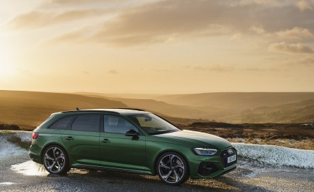 2020 Audi RS 4 Avant (UK-Spec) Front Three-Quarter Wallpapers 450x275 (111)