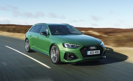 2020 Audi RS 4 Avant (UK-Spec) Front Three-Quarter Wallpapers 450x275 (73)