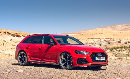 2020 Audi RS 4 Avant (UK-Spec) Front Three-Quarter Wallpapers 450x275 (52)