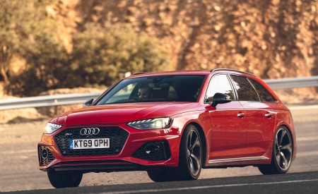 2020 Audi RS 4 Avant (UK-Spec) Front Three-Quarter Wallpapers 450x275 (39)