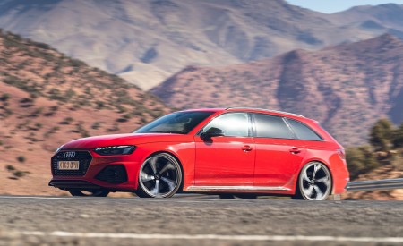 2020 Audi RS 4 Avant (UK-Spec) Front Three-Quarter Wallpapers 450x275 (16)