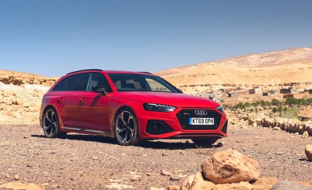 2020 Audi RS 4 Avant (UK-Spec) Front Three-Quarter Wallpapers 450x275 (53)