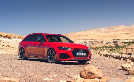 2020 Audi RS 4 Avant (UK-Spec) Front Three-Quarter Wallpapers 450x275 (54)