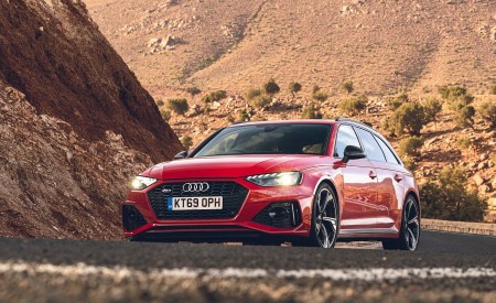 2020 Audi RS 4 Avant (UK-Spec) Front Three-Quarter Wallpapers 450x275 (41)