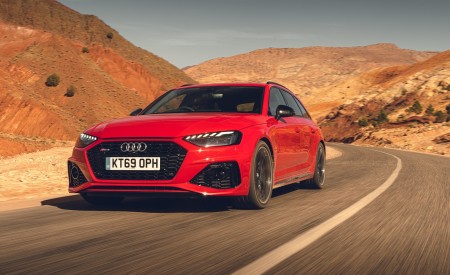 2020 Audi RS 4 Avant (UK-Spec) Front Three-Quarter Wallpapers 450x275 (3)