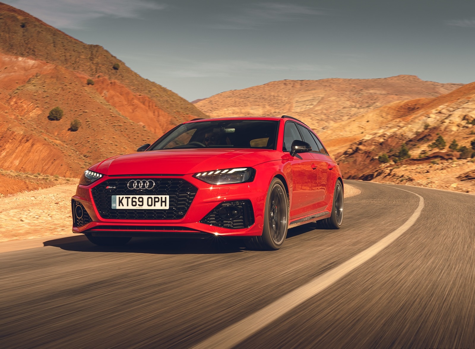 2020 Audi RS 4 Avant (UK-Spec) Front Three-Quarter Wallpapers (3)