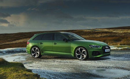 2020 Audi RS 4 Avant (UK-Spec) Front Three-Quarter Wallpapers 450x275 (109)