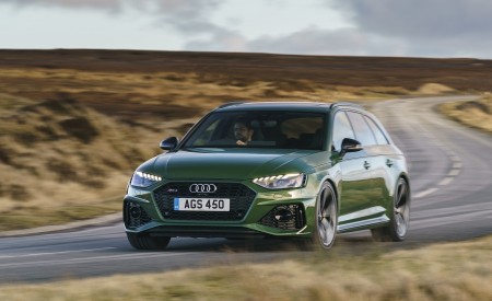 2020 Audi RS 4 Avant (UK-Spec) Front Three-Quarter Wallpapers 450x275 (87)
