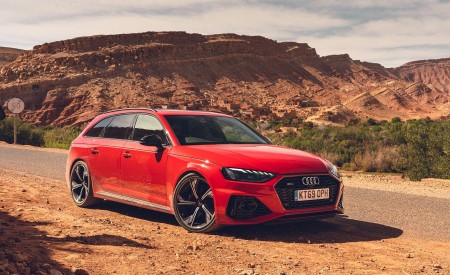 2020 Audi RS 4 Avant (UK-Spec) Front Three-Quarter Wallpapers 450x275 (55)