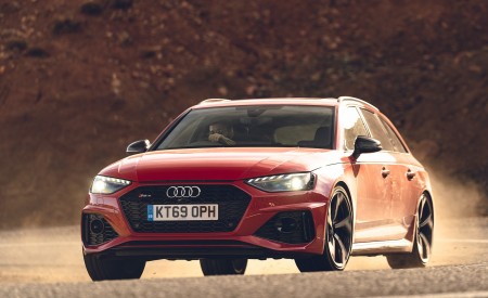 2020 Audi RS 4 Avant (UK-Spec) Front Three-Quarter Wallpapers 450x275 (42)