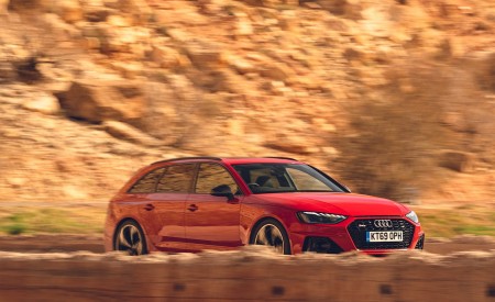 2020 Audi RS 4 Avant (UK-Spec) Front Three-Quarter Wallpapers 450x275 (5)