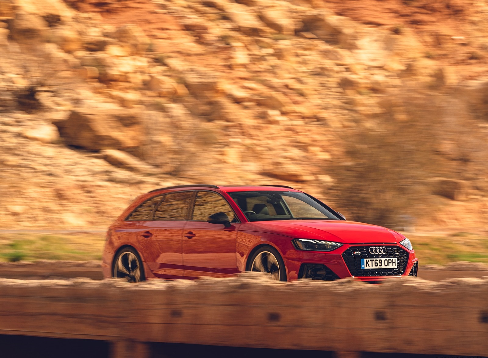 2020 Audi RS 4 Avant (UK-Spec) Front Three-Quarter Wallpapers (5)