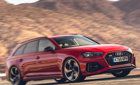 2020 Audi RS 4 Avant (UK-Spec) Front Three-Quarter Wallpapers 450x275 (45)