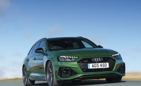 2020 Audi RS 4 Avant (UK-Spec) Front Three-Quarter Wallpapers 450x275 (75)