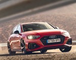 2020 Audi RS 4 Avant (UK-Spec) Front Three-Quarter Wallpapers 150x120 (46)