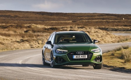 2020 Audi RS 4 Avant (UK-Spec) Front Wallpapers 450x275 (97)