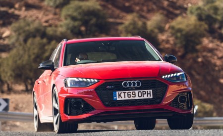 2020 Audi RS 4 Avant (UK-Spec) Front Wallpapers 450x275 (33)