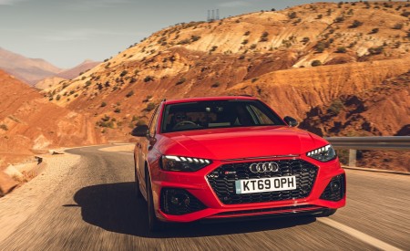 2020 Audi RS 4 Avant (UK-Spec) Front Wallpapers 450x275 (18)