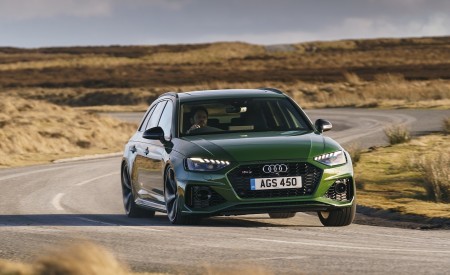 2020 Audi RS 4 Avant (UK-Spec) Front Wallpapers 450x275 (77)
