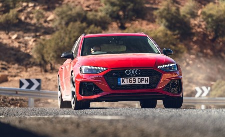 2020 Audi RS 4 Avant (UK-Spec) Front Wallpapers 450x275 (34)