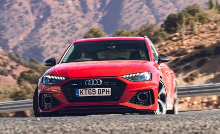 2020 Audi RS 4 Avant (UK-Spec) Front Wallpapers 450x275 (25)
