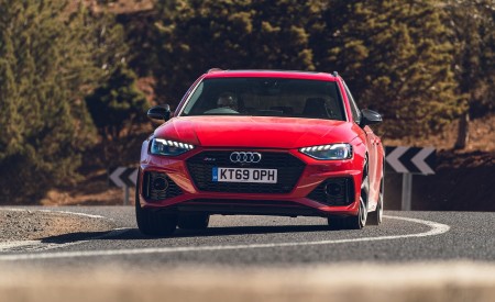 2020 Audi RS 4 Avant (UK-Spec) Front Wallpapers 450x275 (26)