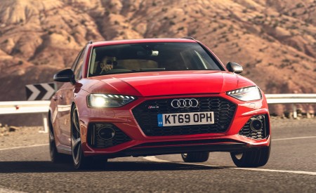 2020 Audi RS 4 Avant (UK-Spec) Front Wallpapers 450x275 (49)