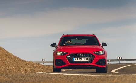 2020 Audi RS 4 Avant (UK-Spec) Front Wallpapers 450x275 (35)
