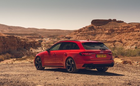 2020 Audi RS 4 Avant (UK-Spec) Rear Three-Quarter Wallpapers 450x275 (57)