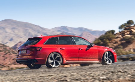 2020 Audi RS 4 Avant (UK-Spec) Rear Three-Quarter Wallpapers 450x275 (29)