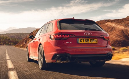 2020 Audi RS 4 Avant (UK-Spec) Rear Three-Quarter Wallpapers 450x275 (8)